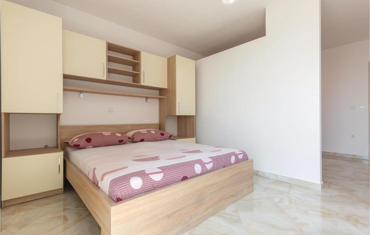 Amazing Apartment In Krvavica With Wifi Ngoại thất bức ảnh